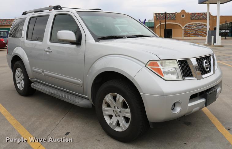 image for item DC7652 2006 Nissan Pathfinder LE SUV