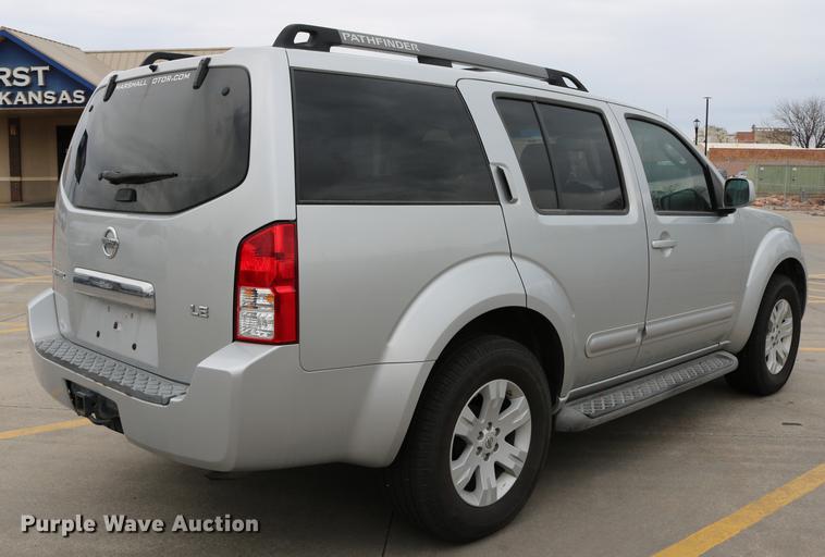 image for item DC7652 2006 Nissan Pathfinder LE SUV