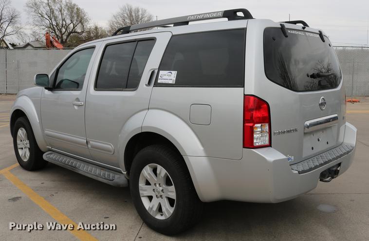 image for item DC7652 2006 Nissan Pathfinder LE SUV