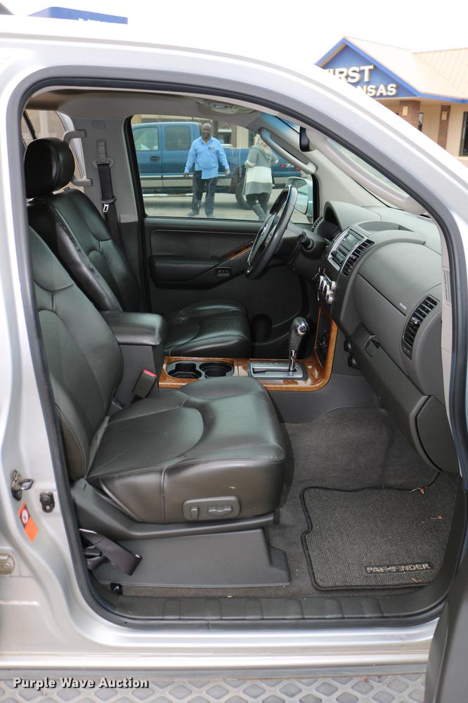 image for item DC7652 2006 Nissan Pathfinder LE SUV