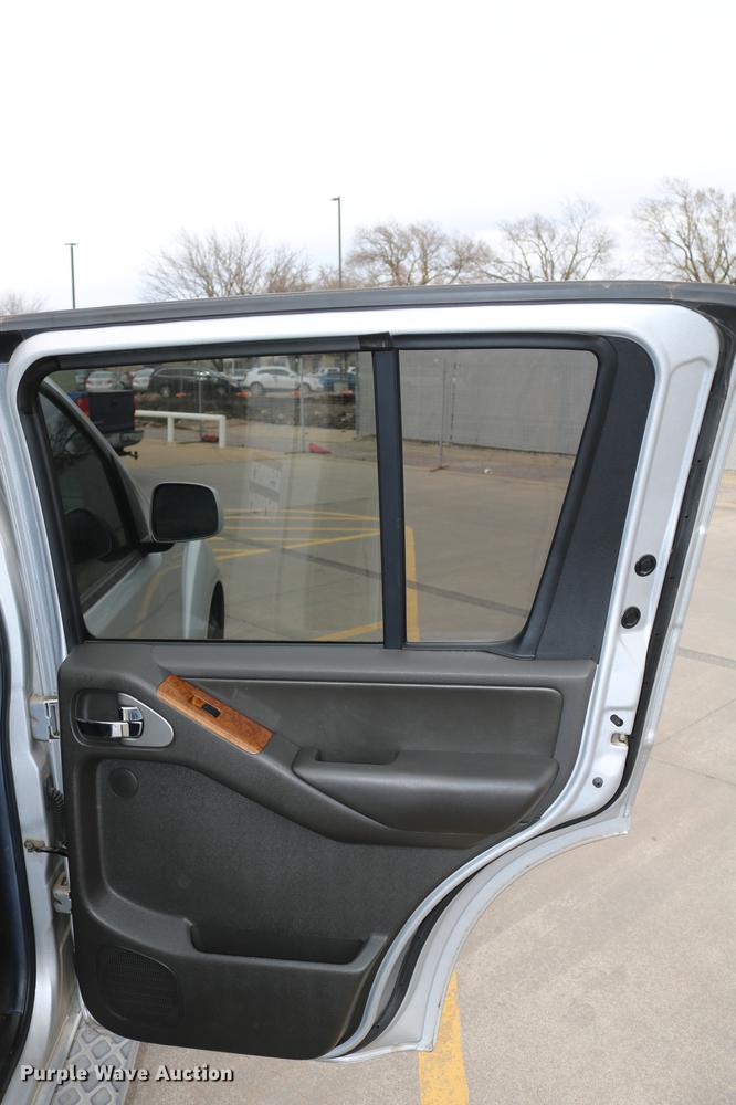 image for item DC7652 2006 Nissan Pathfinder LE SUV