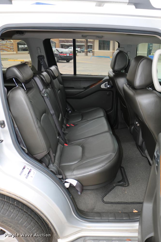 image for item DC7652 2006 Nissan Pathfinder LE SUV