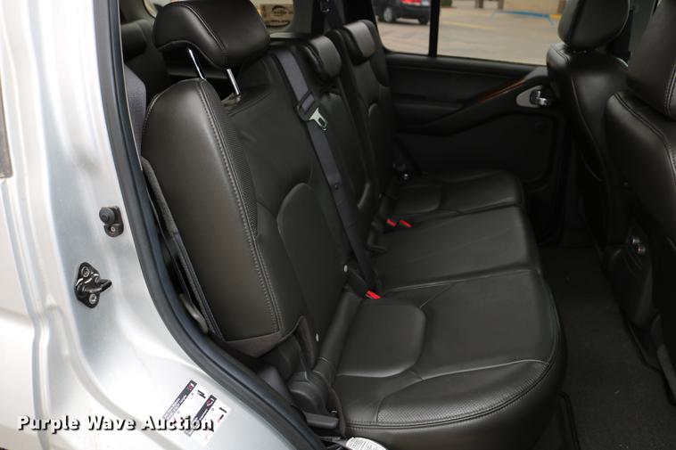 image for item DC7652 2006 Nissan Pathfinder LE SUV