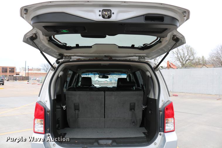 image for item DC7652 2006 Nissan Pathfinder LE SUV