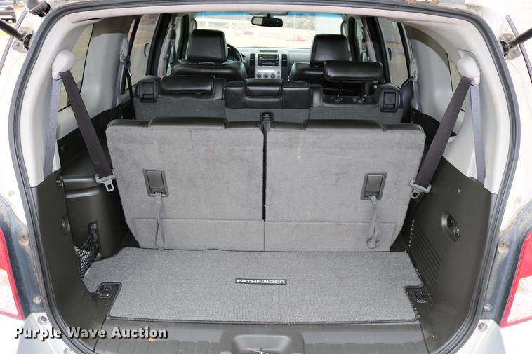 image for item DC7652 2006 Nissan Pathfinder LE SUV