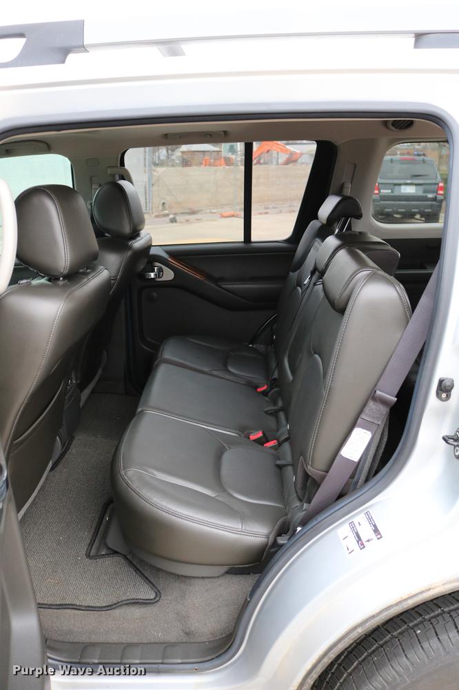 image for item DC7652 2006 Nissan Pathfinder LE SUV