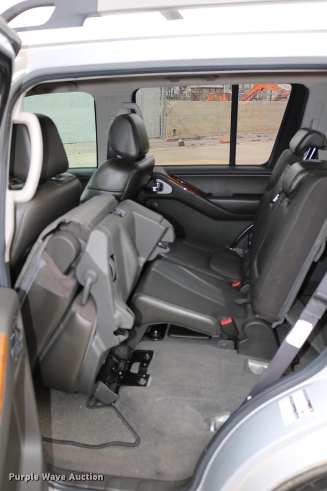 image for item DC7652 2006 Nissan Pathfinder LE SUV