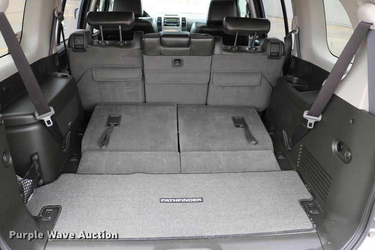 image for item DC7652 2006 Nissan Pathfinder LE SUV