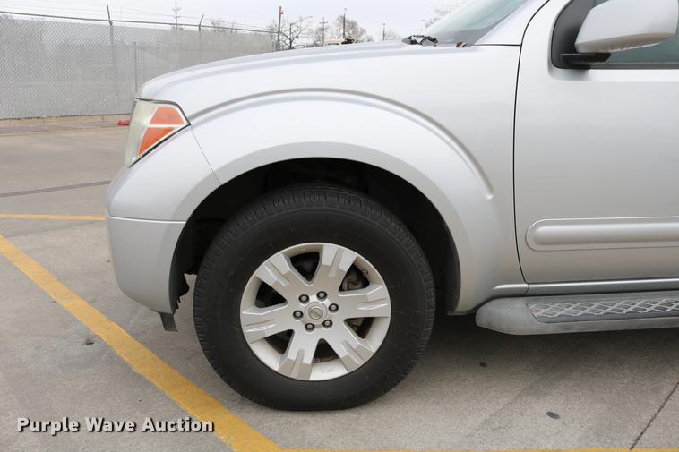 image for item DC7652 2006 Nissan Pathfinder LE SUV