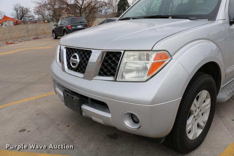 image for item DC7652 2006 Nissan Pathfinder LE SUV