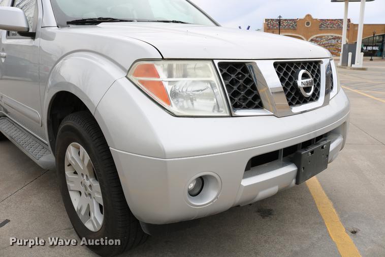 image for item DC7652 2006 Nissan Pathfinder LE SUV