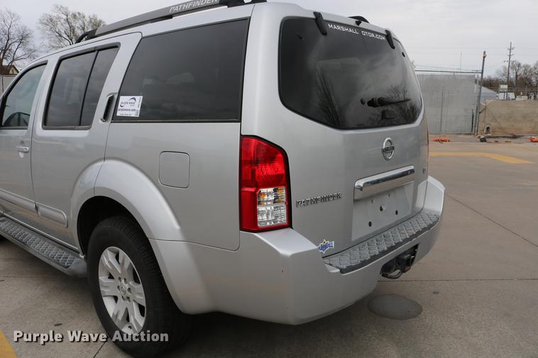 image for item DC7652 2006 Nissan Pathfinder LE SUV