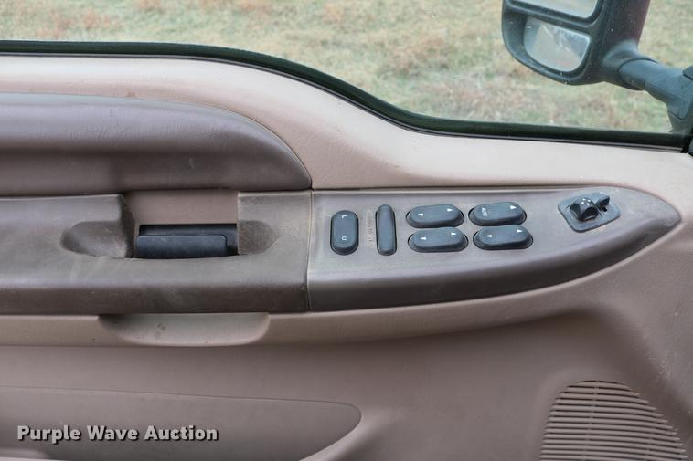 image for item DC7654 1999 Ford F250 Super Duty Crew Cab pickup truck