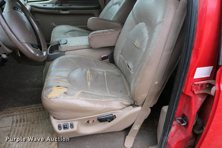 image for item DC7654 1999 Ford F250 Super Duty Crew Cab pickup truck