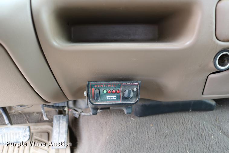 image for item DC7654 1999 Ford F250 Super Duty Crew Cab pickup truck