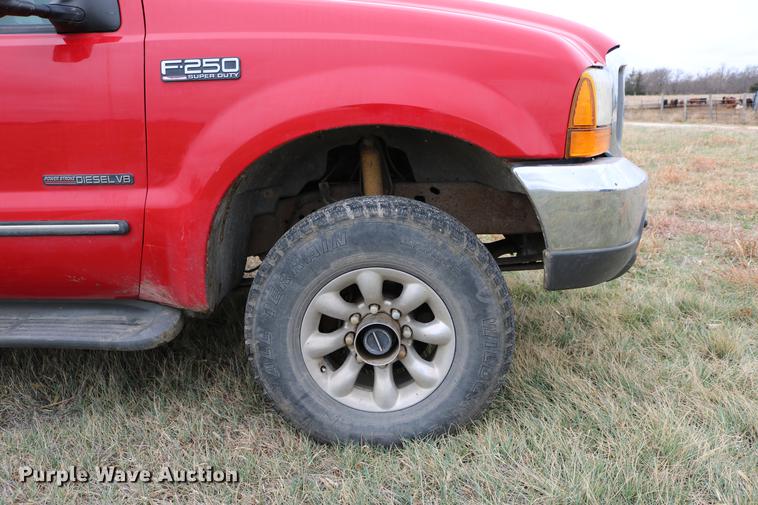 image for item DC7654 1999 Ford F250 Super Duty Crew Cab pickup truck