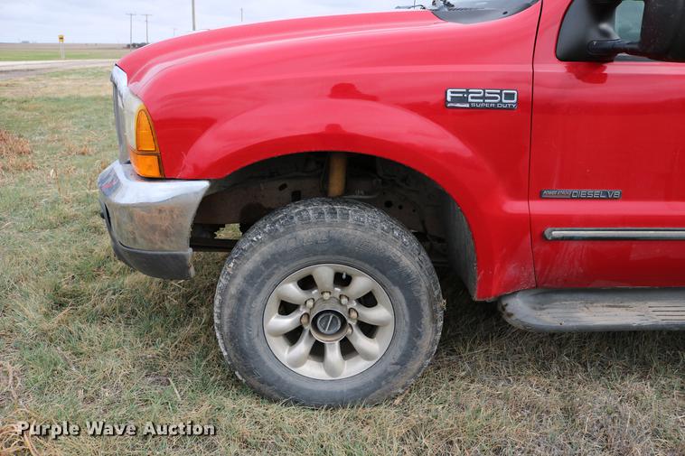 image for item DC7654 1999 Ford F250 Super Duty Crew Cab pickup truck