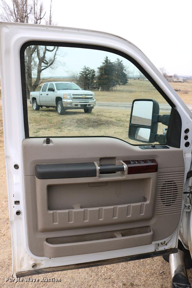 image for item DC7656 2008 Ford F350 Super Duty Crew Cab pickup truck