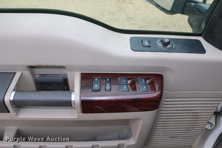 image for item DC7656 2008 Ford F350 Super Duty Crew Cab pickup truck