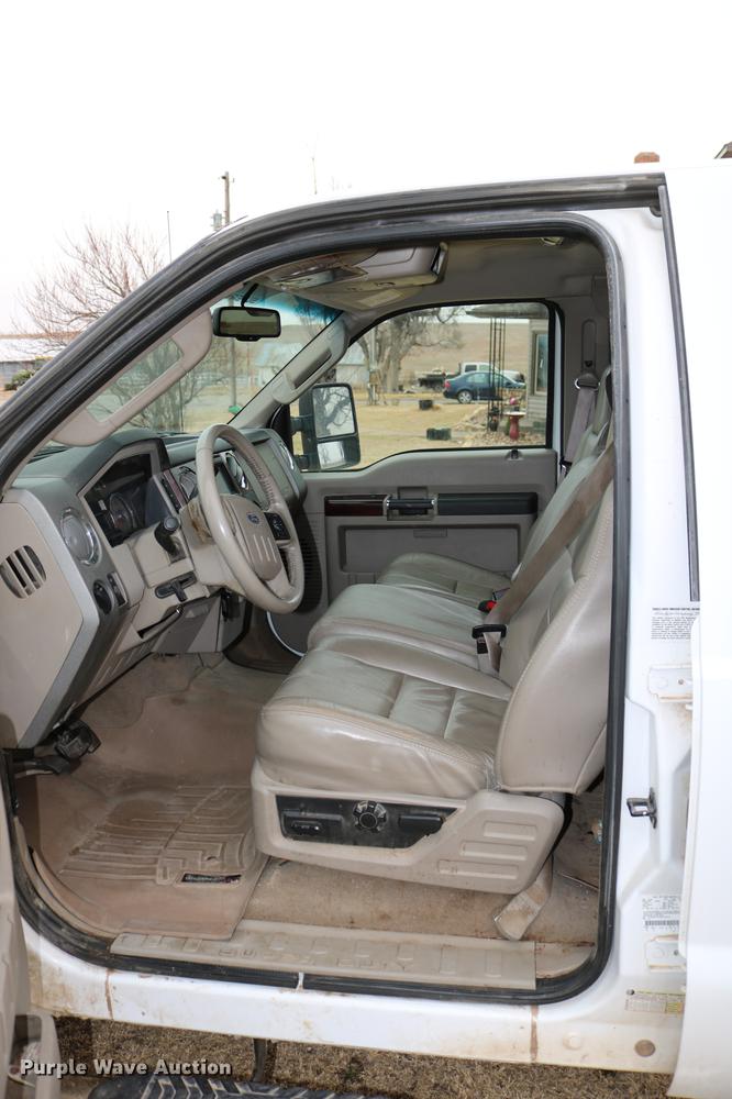 image for item DC7656 2008 Ford F350 Super Duty Crew Cab pickup truck
