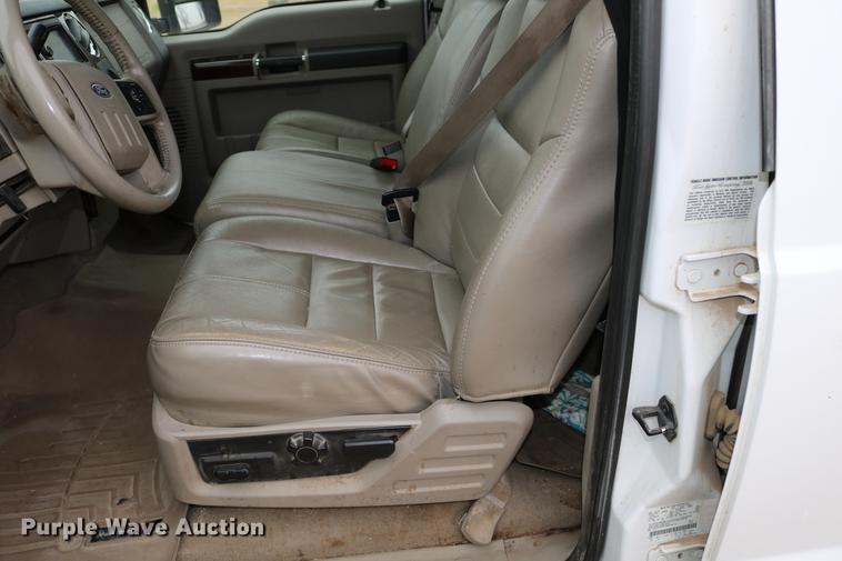 image for item DC7656 2008 Ford F350 Super Duty Crew Cab pickup truck