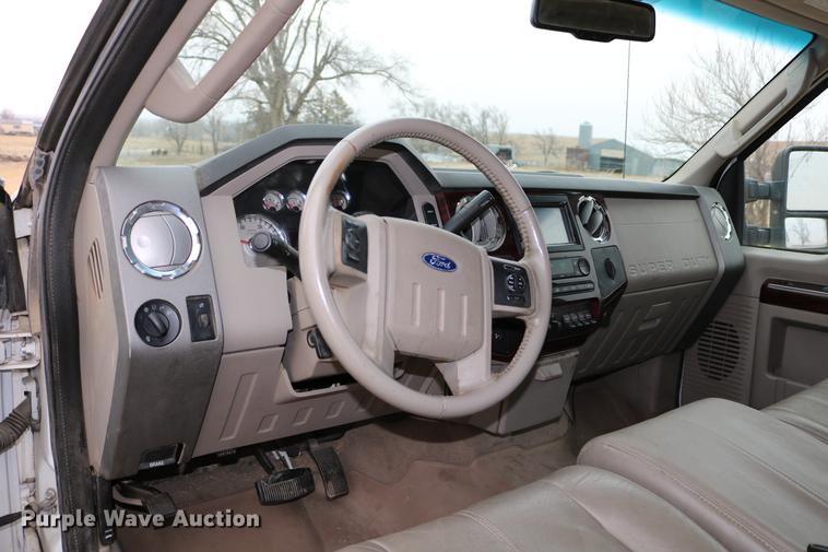 image for item DC7656 2008 Ford F350 Super Duty Crew Cab pickup truck