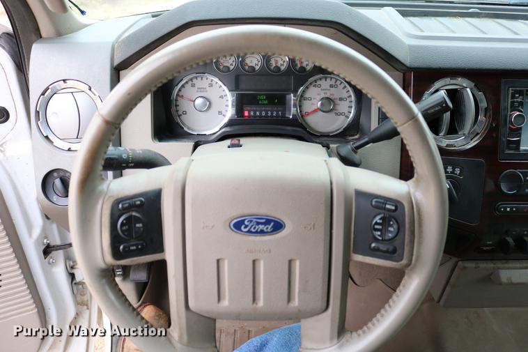 image for item DC7656 2008 Ford F350 Super Duty Crew Cab pickup truck