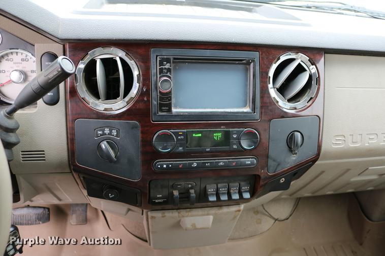 image for item DC7656 2008 Ford F350 Super Duty Crew Cab pickup truck