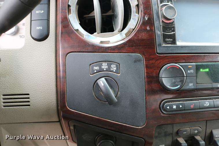 image for item DC7656 2008 Ford F350 Super Duty Crew Cab pickup truck