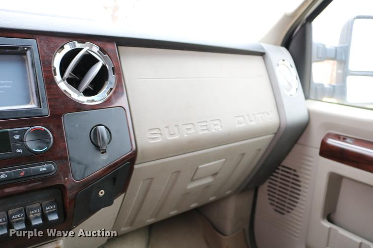 image for item DC7656 2008 Ford F350 Super Duty Crew Cab pickup truck