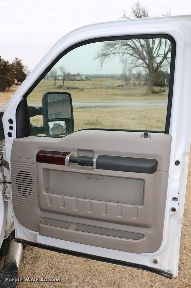 image for item DC7656 2008 Ford F350 Super Duty Crew Cab pickup truck