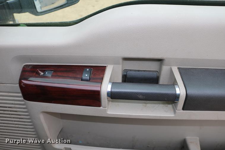 image for item DC7656 2008 Ford F350 Super Duty Crew Cab pickup truck