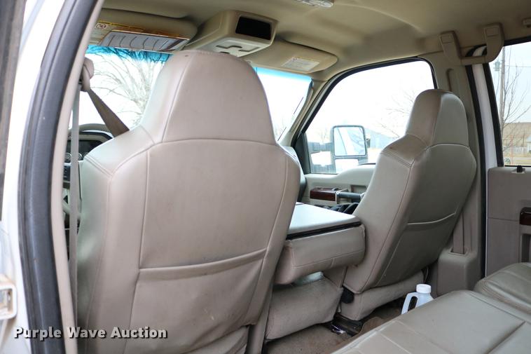 image for item DC7656 2008 Ford F350 Super Duty Crew Cab pickup truck