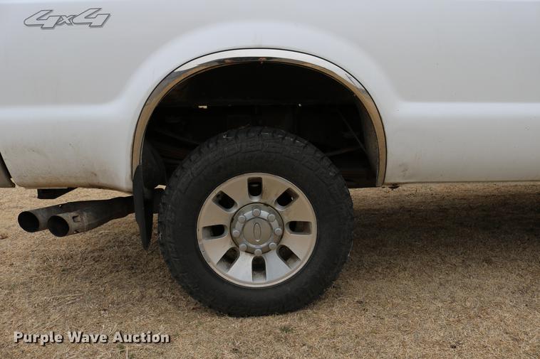 image for item DC7656 2008 Ford F350 Super Duty Crew Cab pickup truck