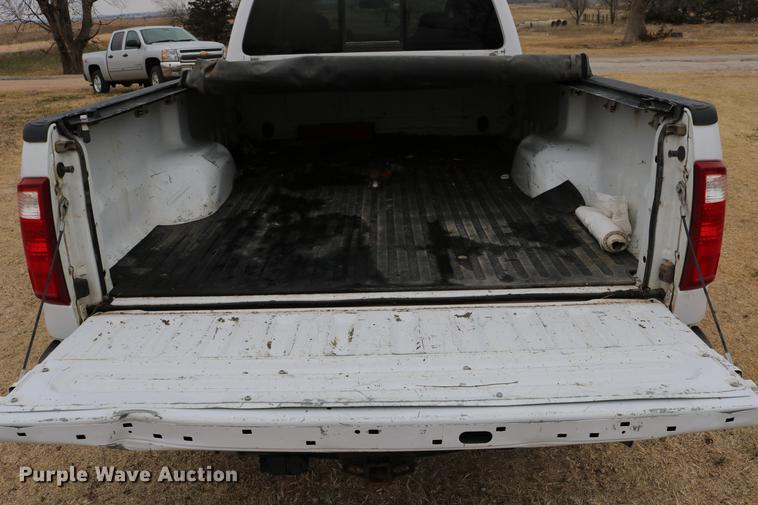 image for item DC7656 2008 Ford F350 Super Duty Crew Cab pickup truck