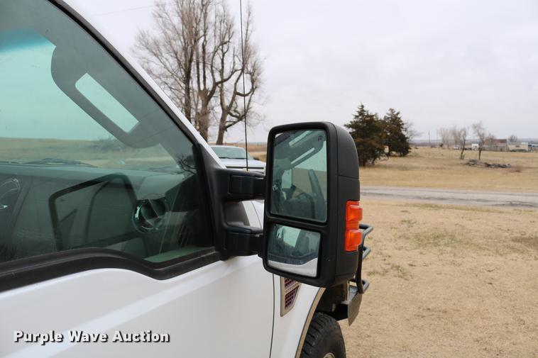image for item DC7656 2008 Ford F350 Super Duty Crew Cab pickup truck