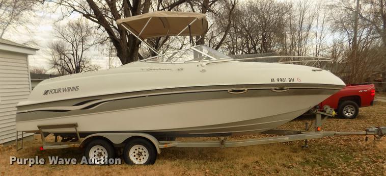 image for item DD2806 1999 Four Winns Sundowner boat