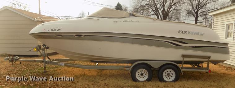 image for item DD2806 1999 Four Winns Sundowner boat
