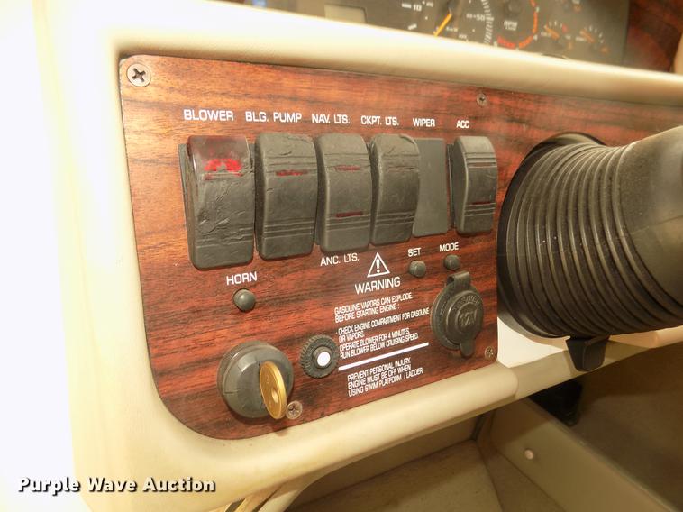 image for item DD2806 1999 Four Winns Sundowner boat