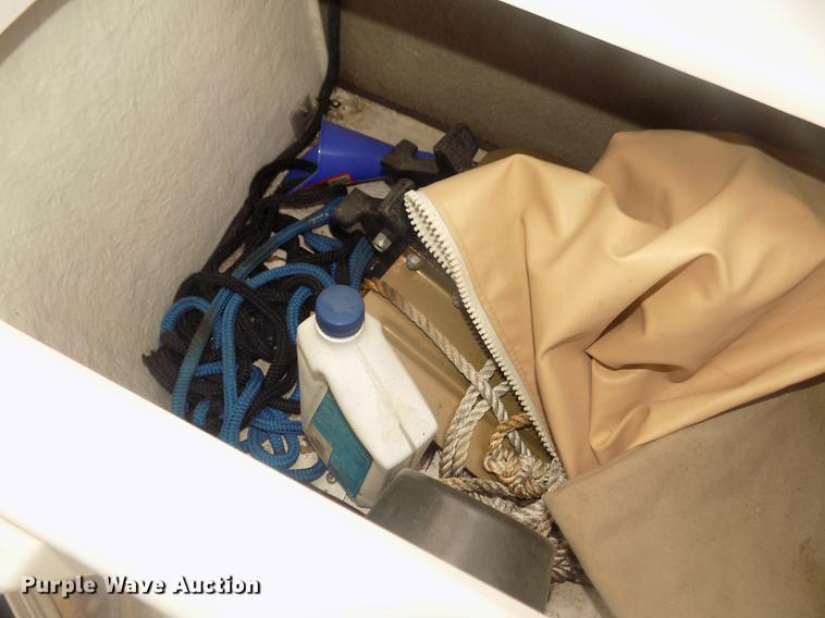 image for item DD2806 1999 Four Winns Sundowner boat