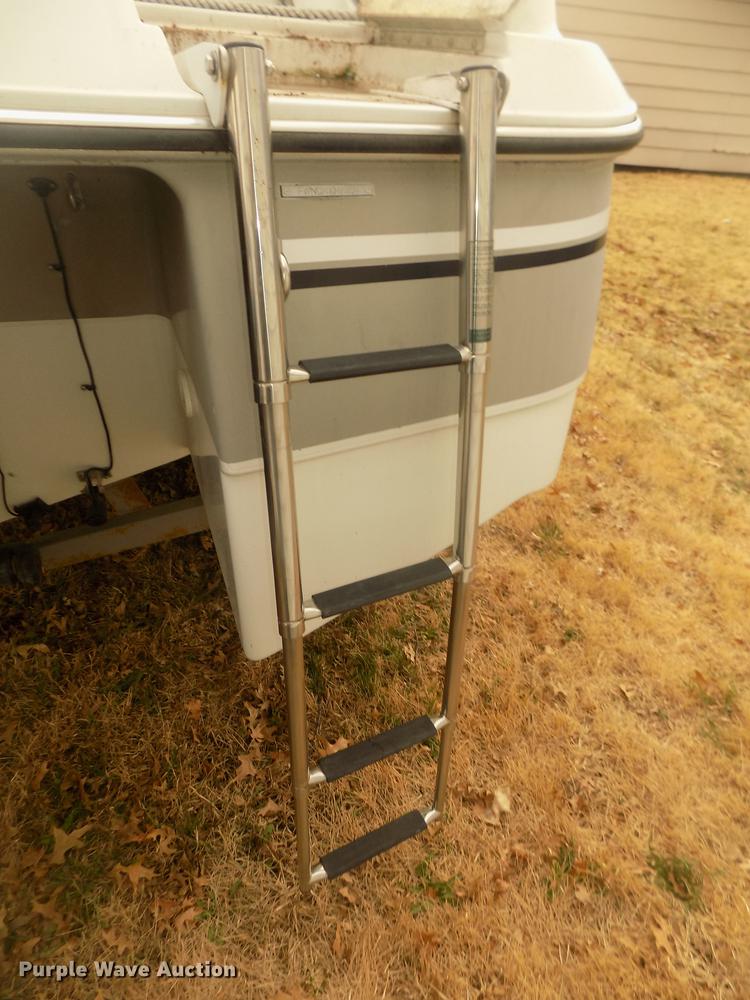 image for item DD2806 1999 Four Winns Sundowner boat