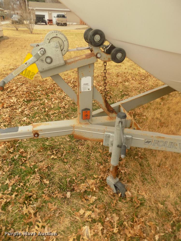 image for item DD2806 1999 Four Winns Sundowner boat