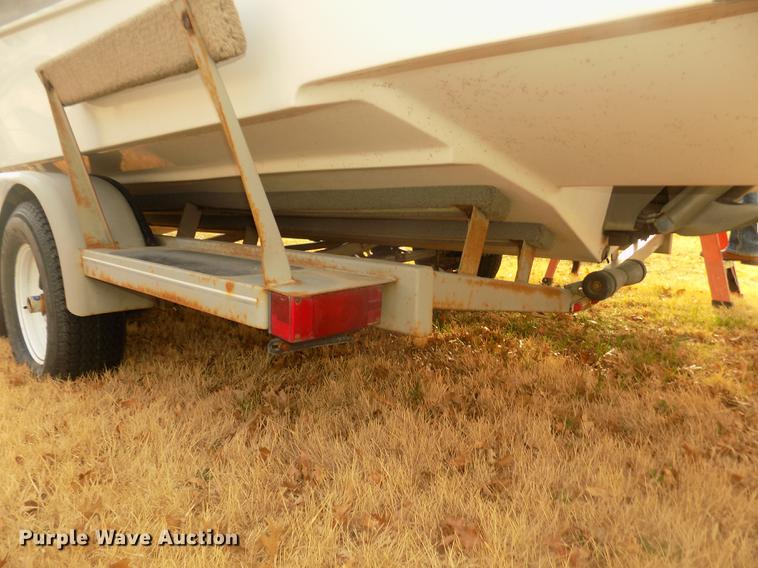 image for item DD2806 1999 Four Winns Sundowner boat