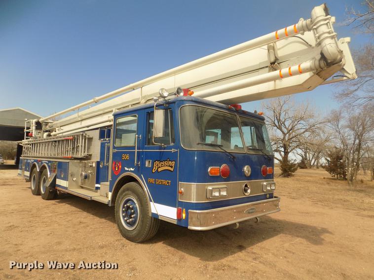 image for item DD2815 1989 Pierce Arrow bucket fire truck