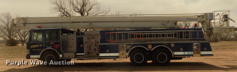 image for item DD2815 1989 Pierce Arrow bucket fire truck