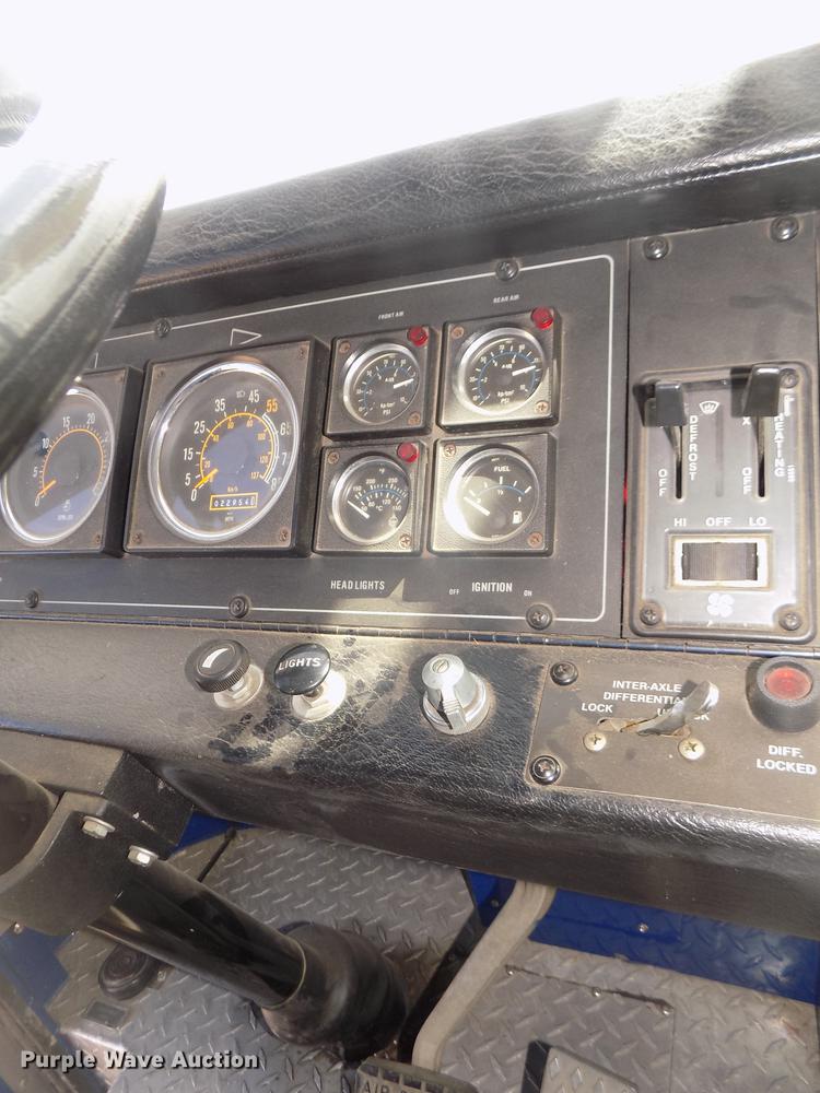 image for item DD2815 1989 Pierce Arrow bucket fire truck