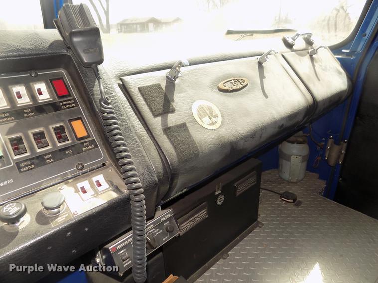 image for item DD2815 1989 Pierce Arrow bucket fire truck