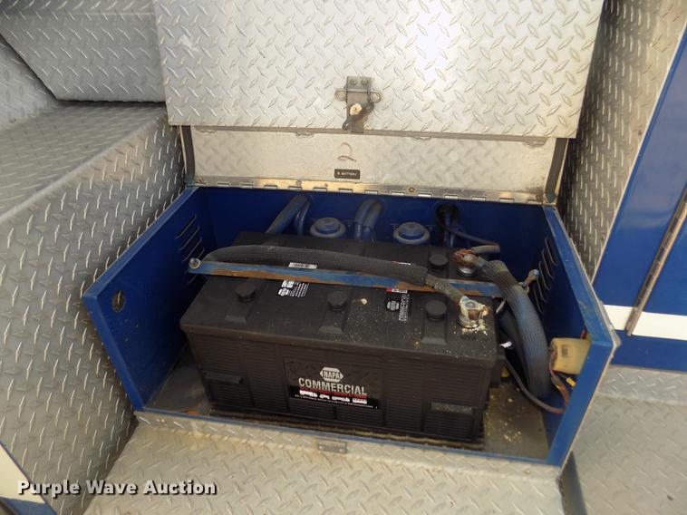 image for item DD2815 1989 Pierce Arrow bucket fire truck