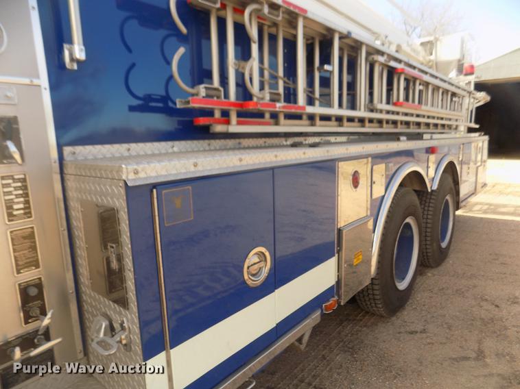 image for item DD2815 1989 Pierce Arrow bucket fire truck