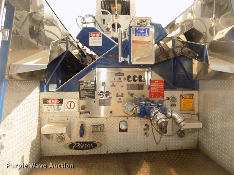 image for item DD2815 1989 Pierce Arrow bucket fire truck